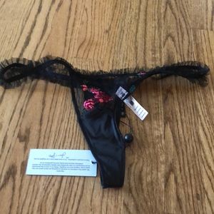NWT Victoria’s Secret love & lemons thong